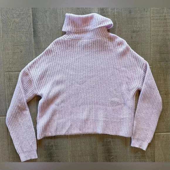 Light Purple Turtleneck Crop Top - Picture 4 of 4